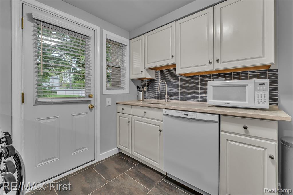 1921 Graefield Road Property Photo 10