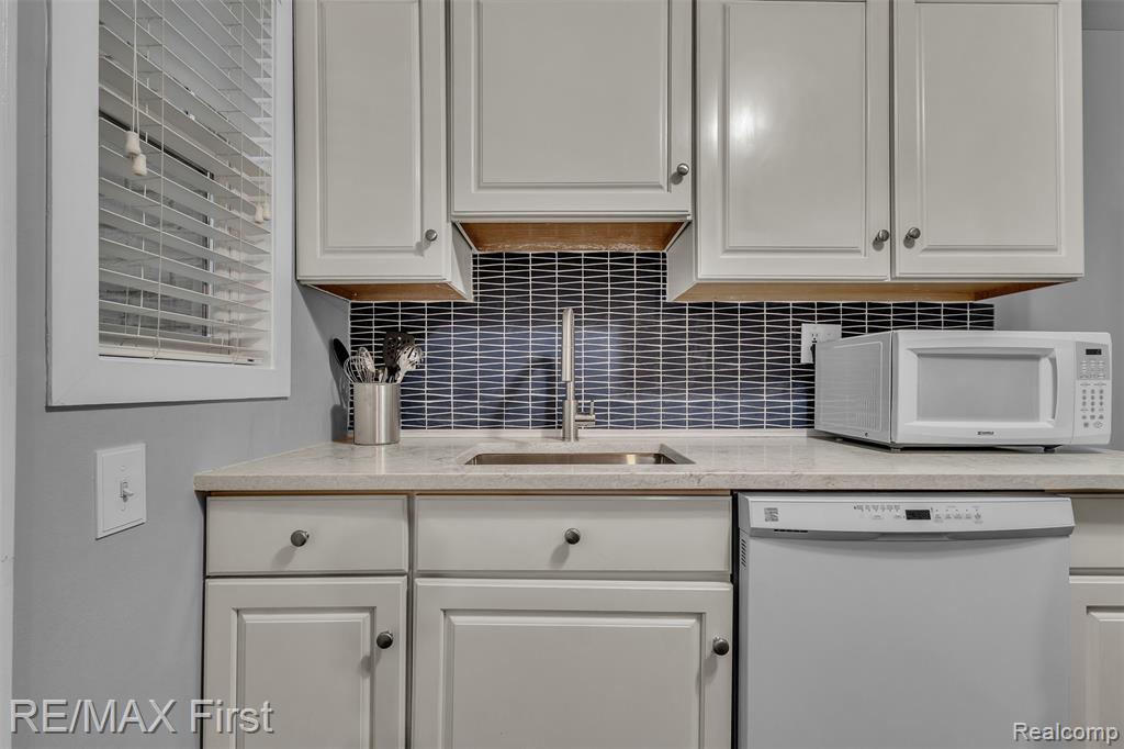 1921 Graefield Road Property Photo 13