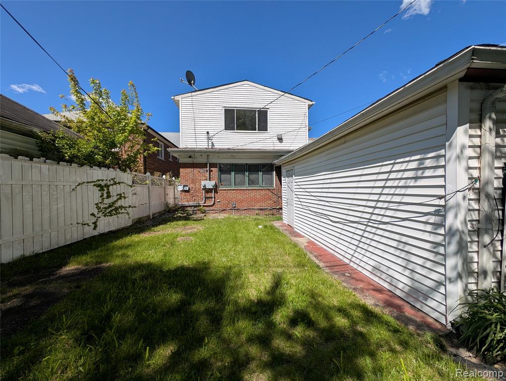 17530 Roselawn Property Photo 2