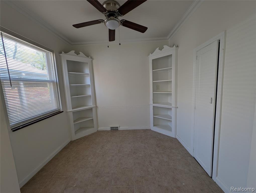 17530 Roselawn Property Photo 6