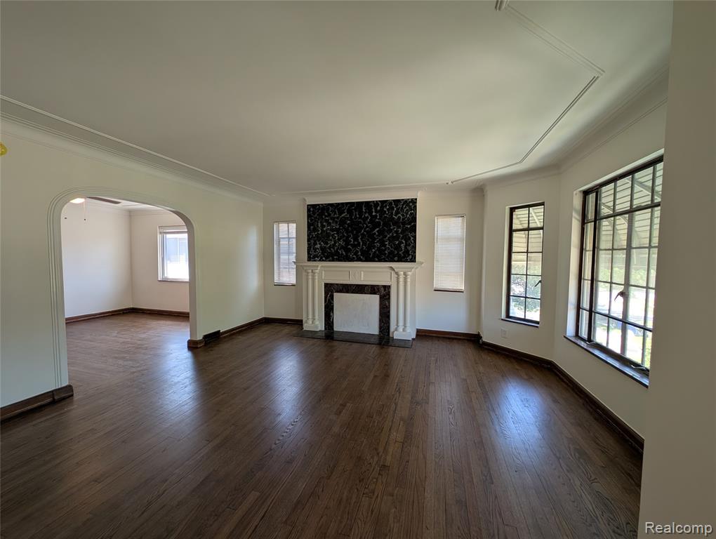 17530 Roselawn Property Photo 9