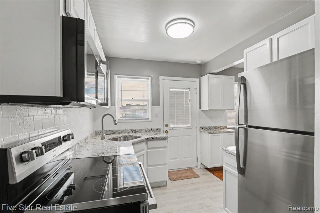 3370 Coolidge Highway Property Photo 10