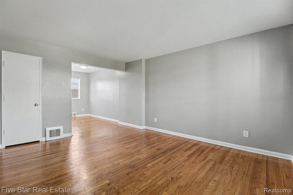 3370 Coolidge Highway Property Photo 12