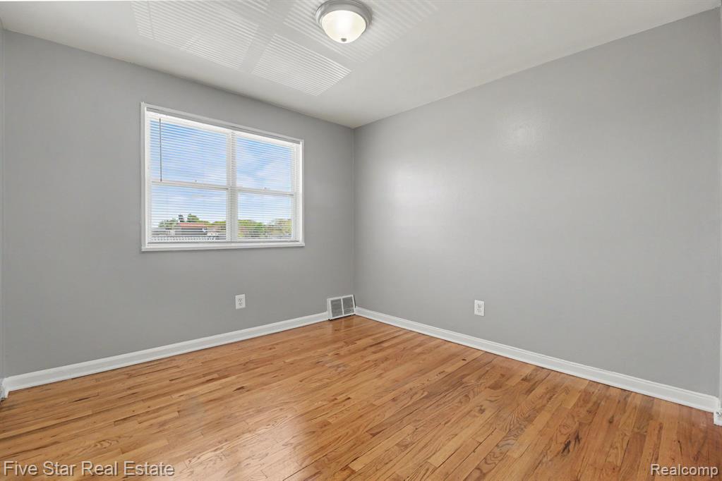 3370 Coolidge Highway Property Photo 13