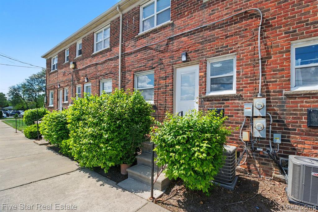 3370 Coolidge Highway Property Photo 19