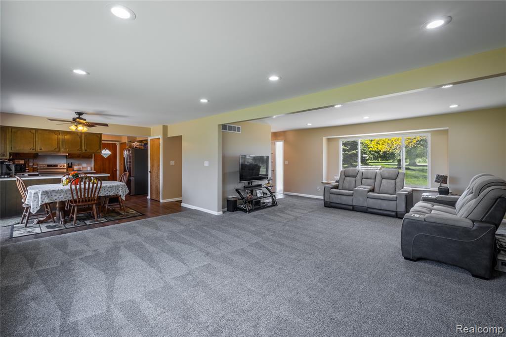 4240 Sheridan Road Property Photo 9