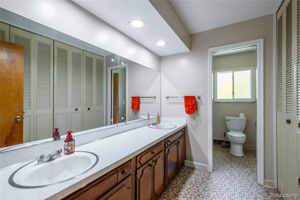 4240 Sheridan Road Property Photo 24