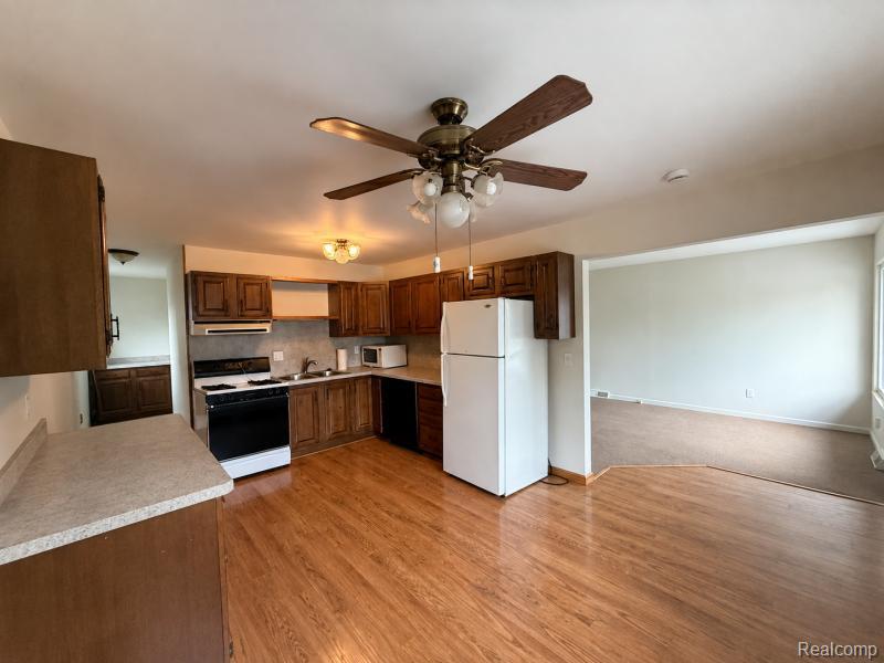 8541 Adams Street Property Photo 8
