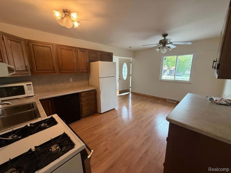 8541 Adams Street Property Photo 9