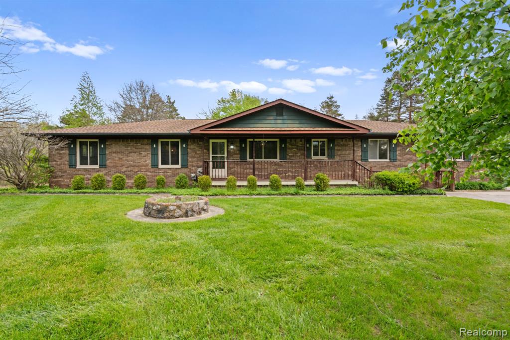 7540 Dexter Pinckney Road Property Photo 1