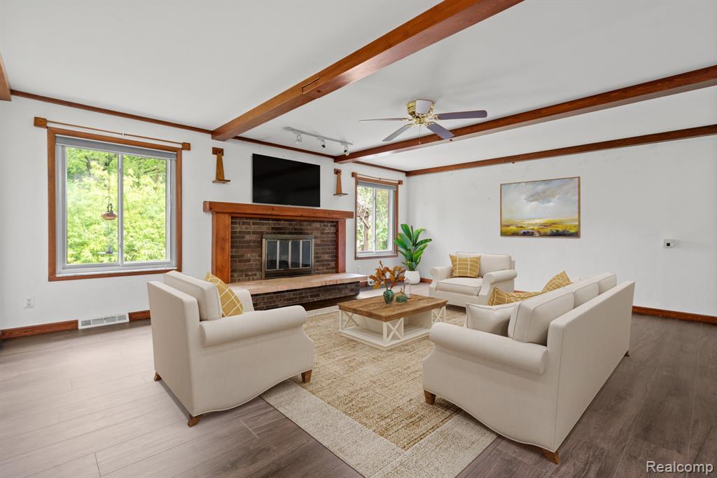 7540 Dexter Pinckney Road Property Photo 4