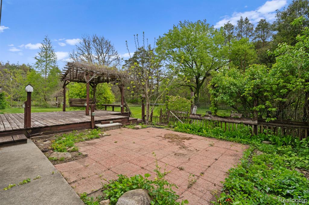 7540 Dexter Pinckney Road Property Photo 15