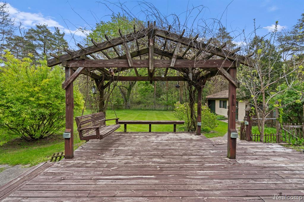 7540 Dexter Pinckney Road Property Photo 17