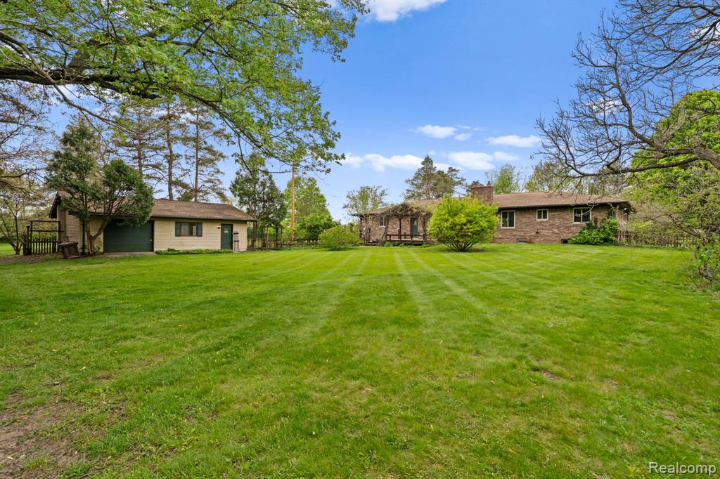 7540 Dexter Pinckney Road Property Photo 22