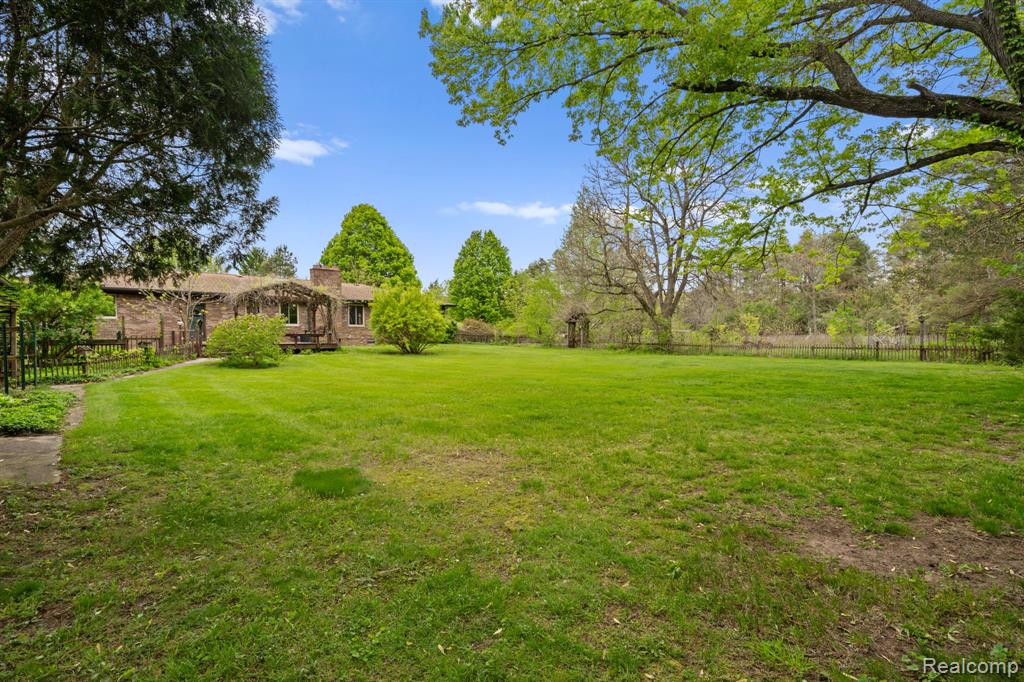 7540 Dexter Pinckney Road Property Photo 25