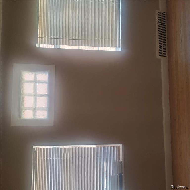 20220 Spencer Street Property Photo 4