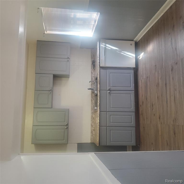 20220 Spencer Street Property Photo 7