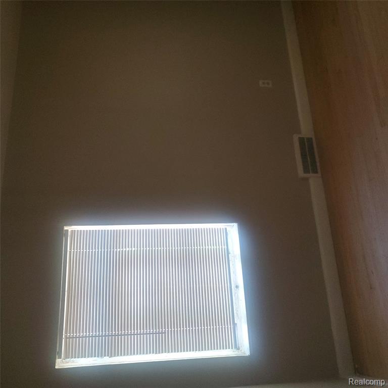 20220 Spencer Street Property Photo 9