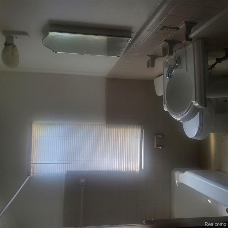 20220 Spencer Street Property Photo 13