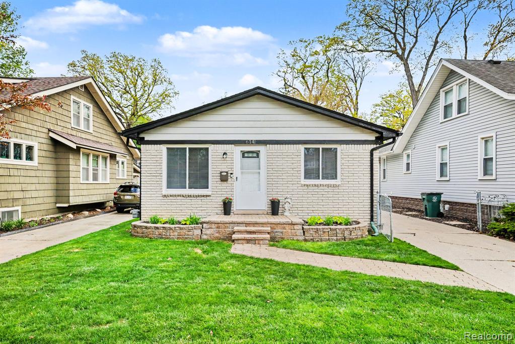 614 Gardenia Avenue Property Photo 1