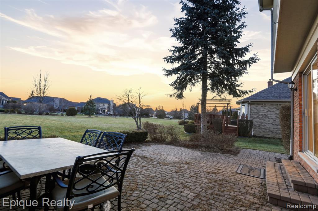 21370 Carlton Drive Property Photo 6