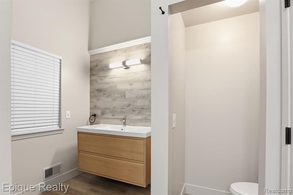 21370 Carlton Drive Property Photo 16
