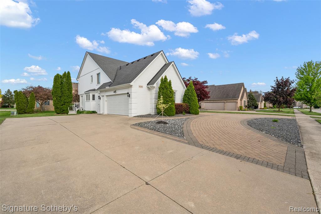 42280 Locklin Drive Property Photo 4
