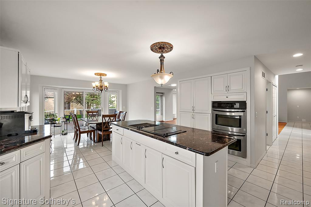 42280 Locklin Drive Property Photo 10