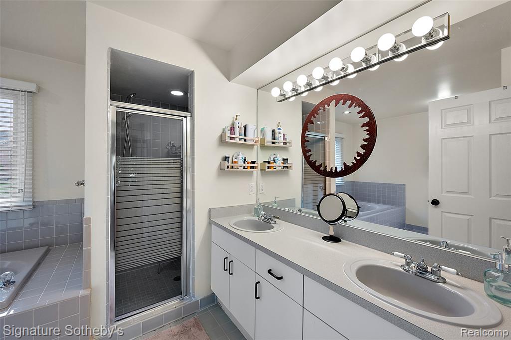 42280 Locklin Drive Property Photo 15