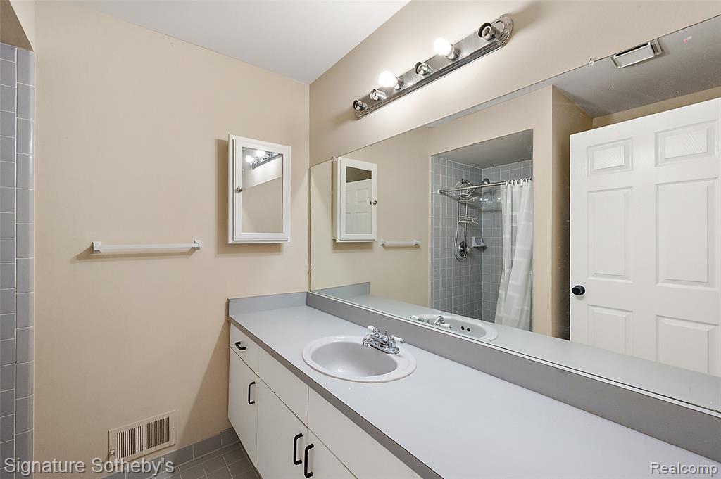 42280 Locklin Drive Property Photo 23
