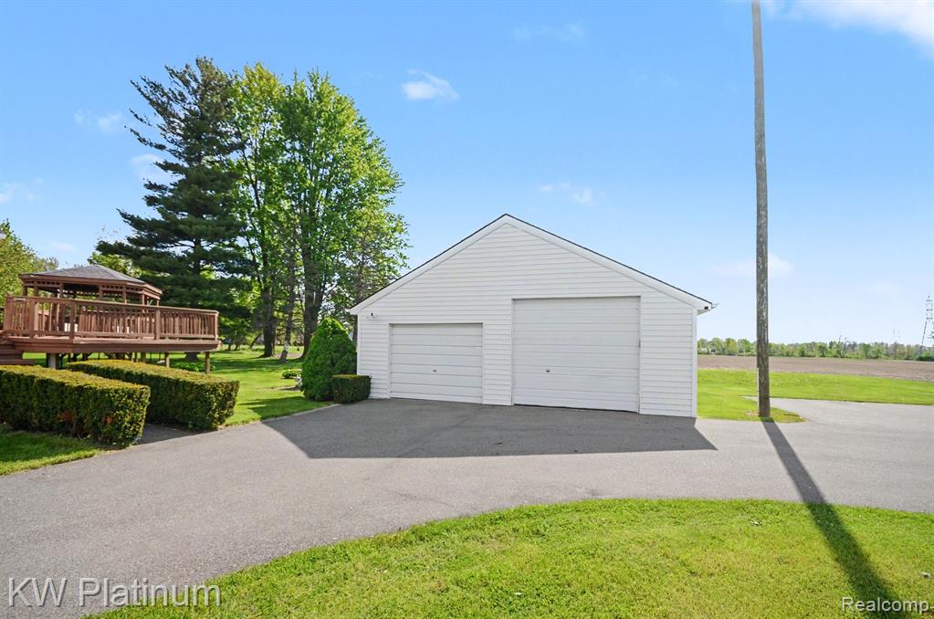 52900 North Avenue Property Photo 15