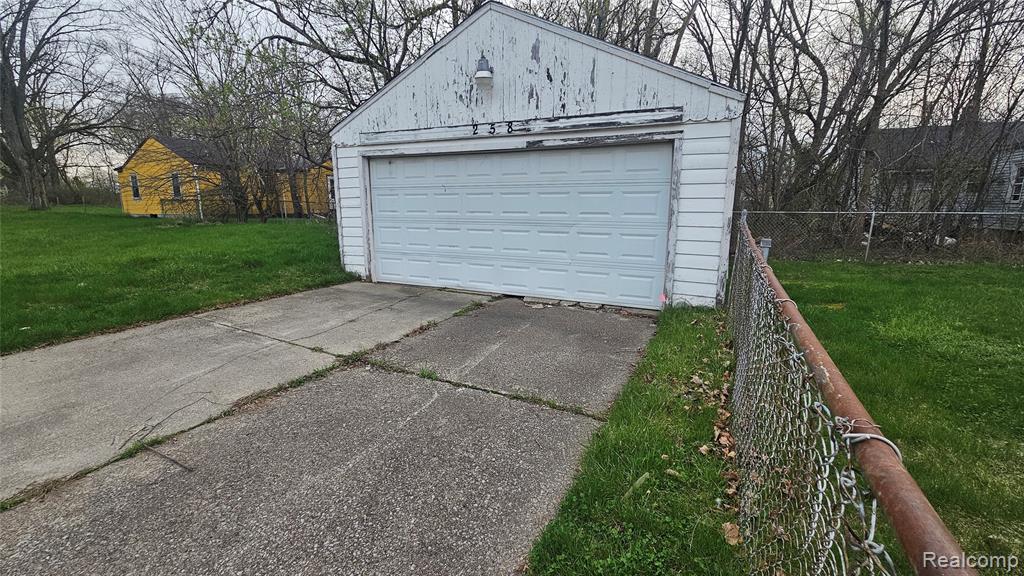 258 E Hobson Avenue Property Photo 4