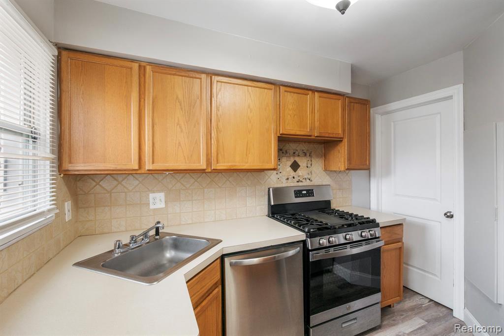 3388 Coolidge Hwy Property Photo 12