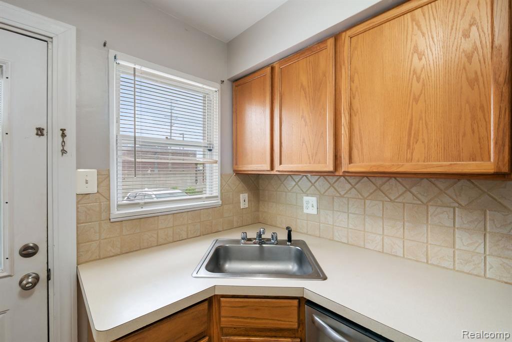 3388 Coolidge Hwy Property Photo 16