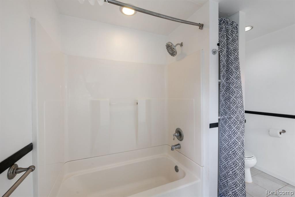 3388 Coolidge Hwy Property Photo 27