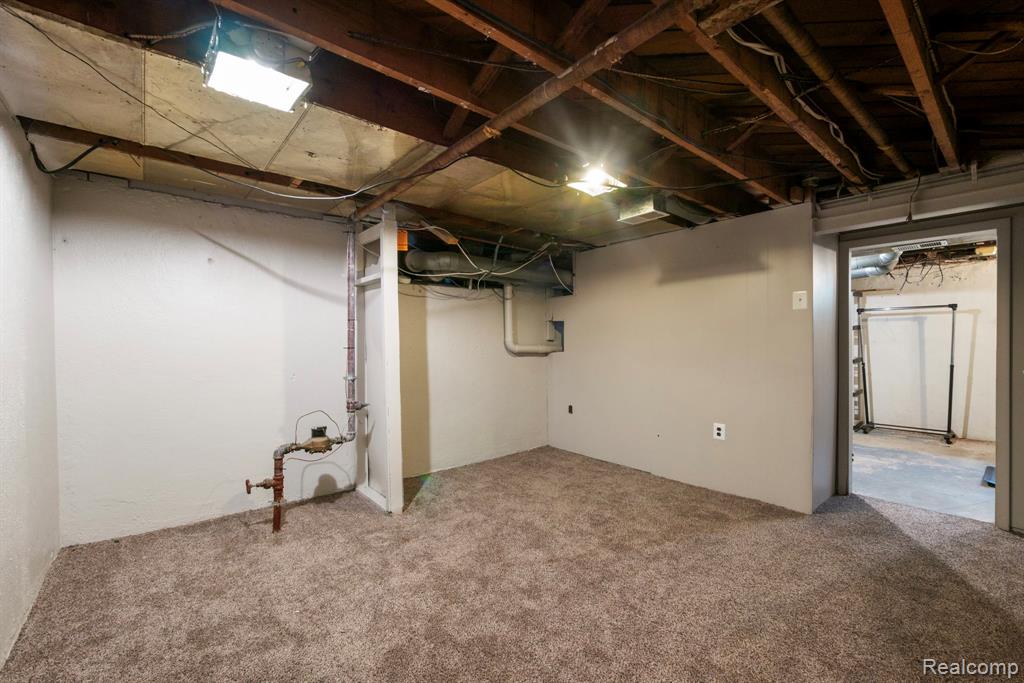 3388 Coolidge Hwy Property Photo 33
