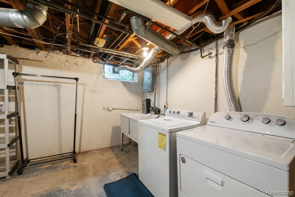3388 Coolidge Hwy Property Photo 37
