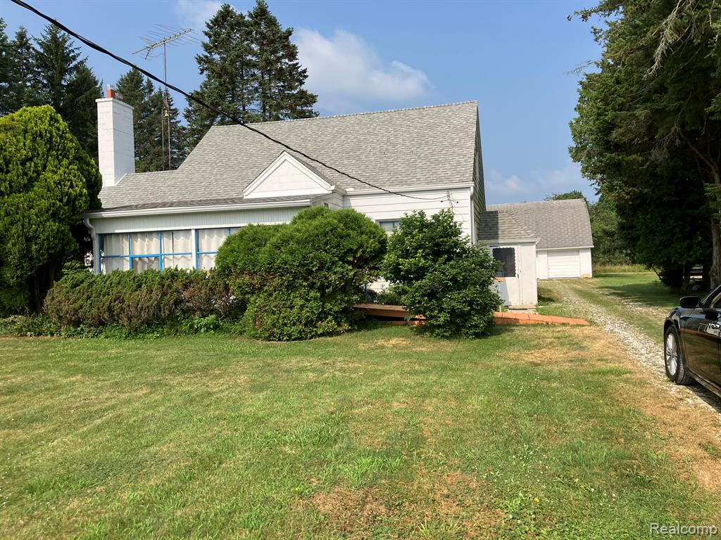 5893 Cribbins Road Property Photo 10
