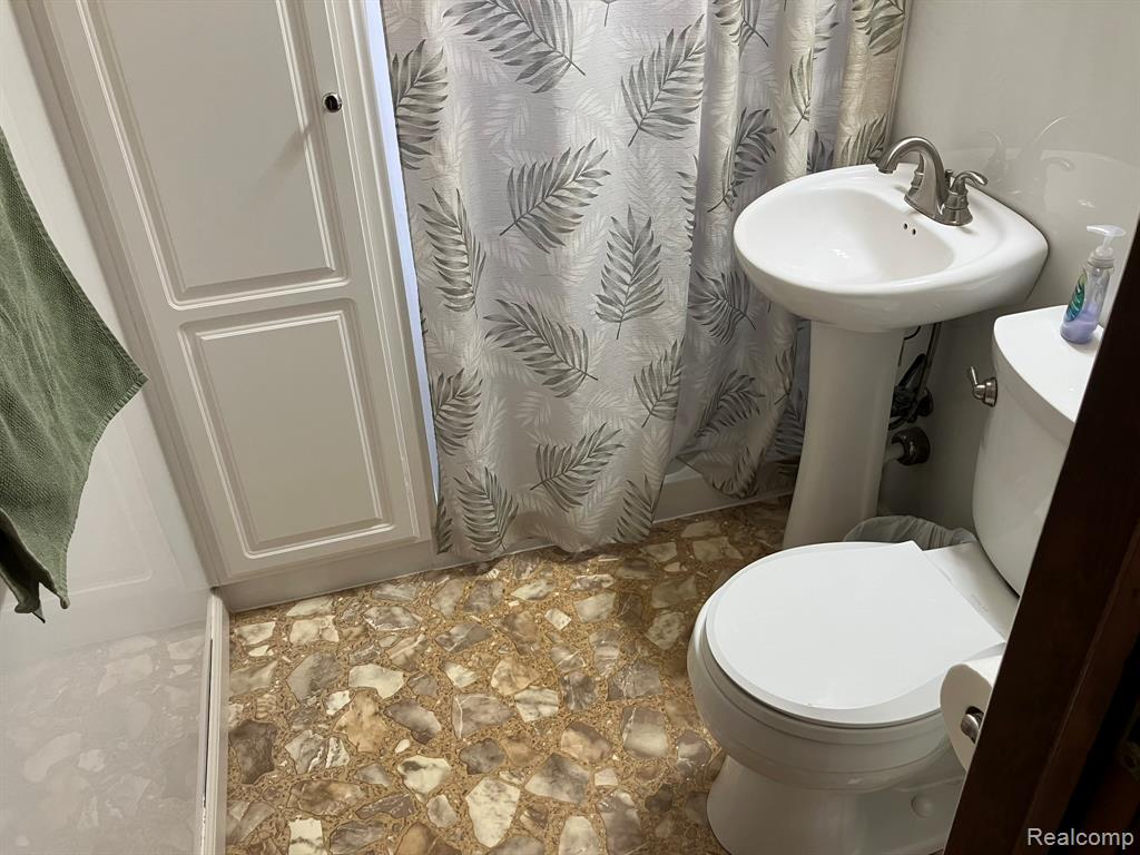 5893 Cribbins Road Property Photo 26