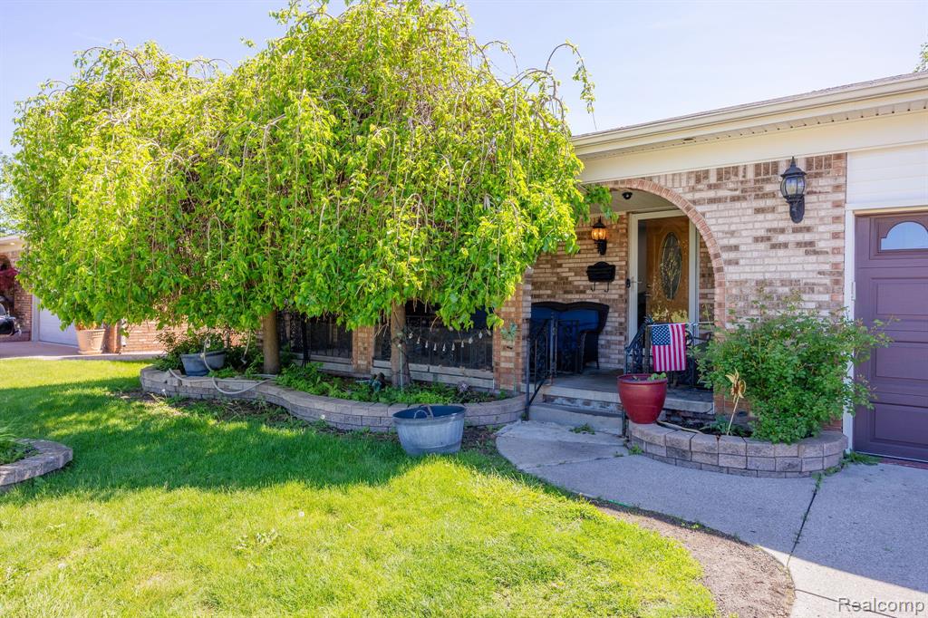 5858 Reuter Street Property Photo 1