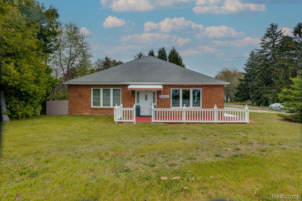 2400 N Lakeshore Road Property Photo 1