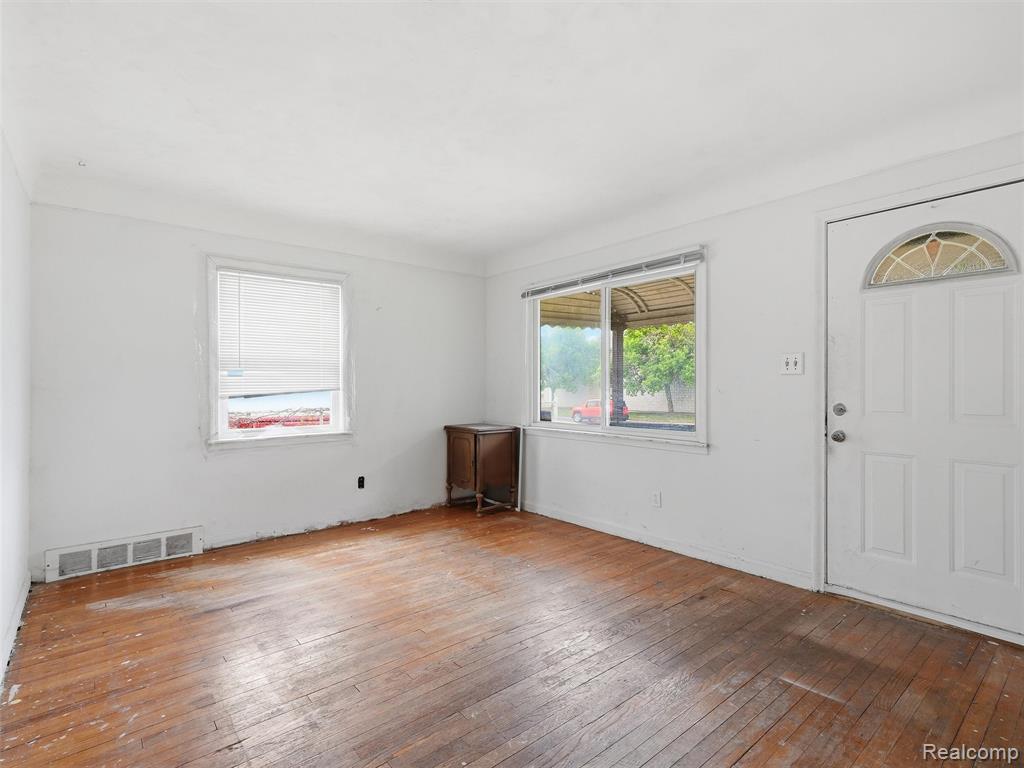 19132 Glenmore Property Photo 4