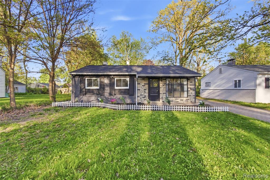 28032 Fairfax Street Property Photo 1