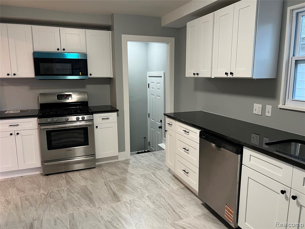 18506 Wakenden Property Photo 8