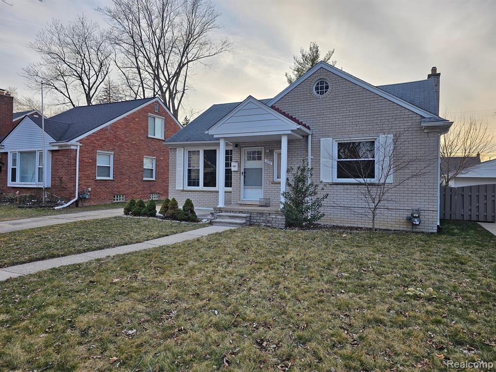 1501 N Silvery Lane Property Photo 2