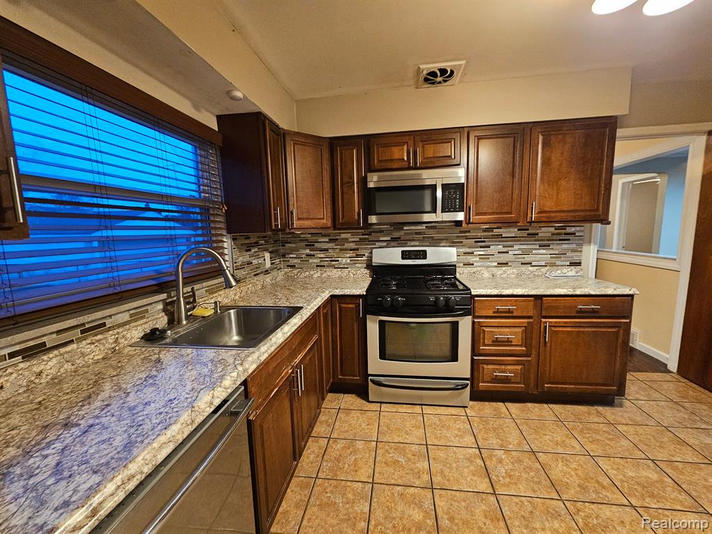 1501 N Silvery Lane Property Photo 17