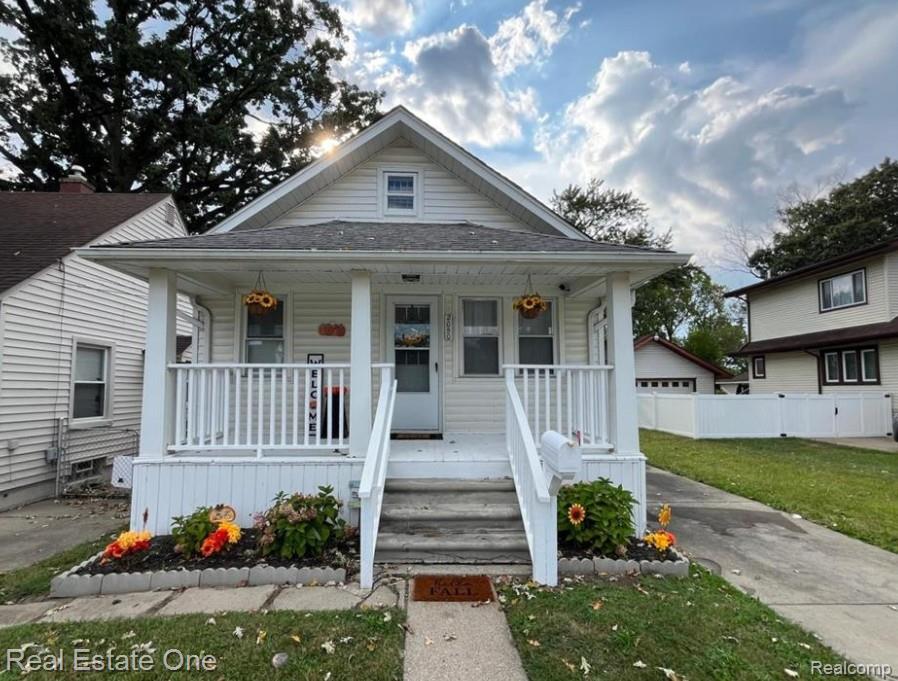 2050 CORNELL Street Property Photo 1