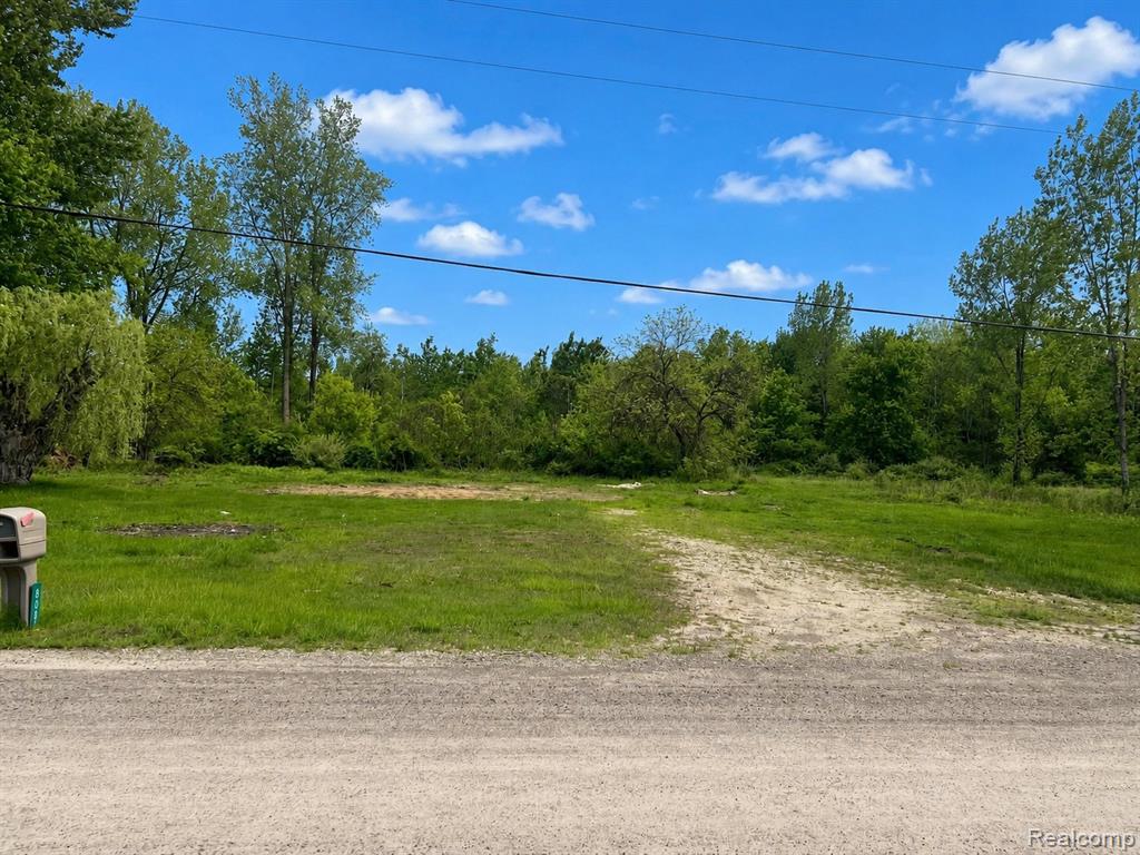 8085 W Newburg Road Property Photo 1