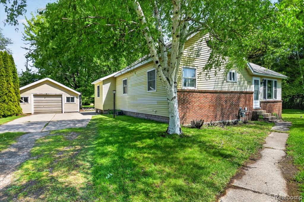 3660 Keewahdin Road Property Photo 1