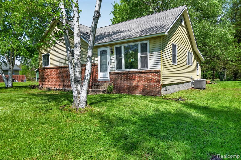 3660 Keewahdin Road Property Photo 3